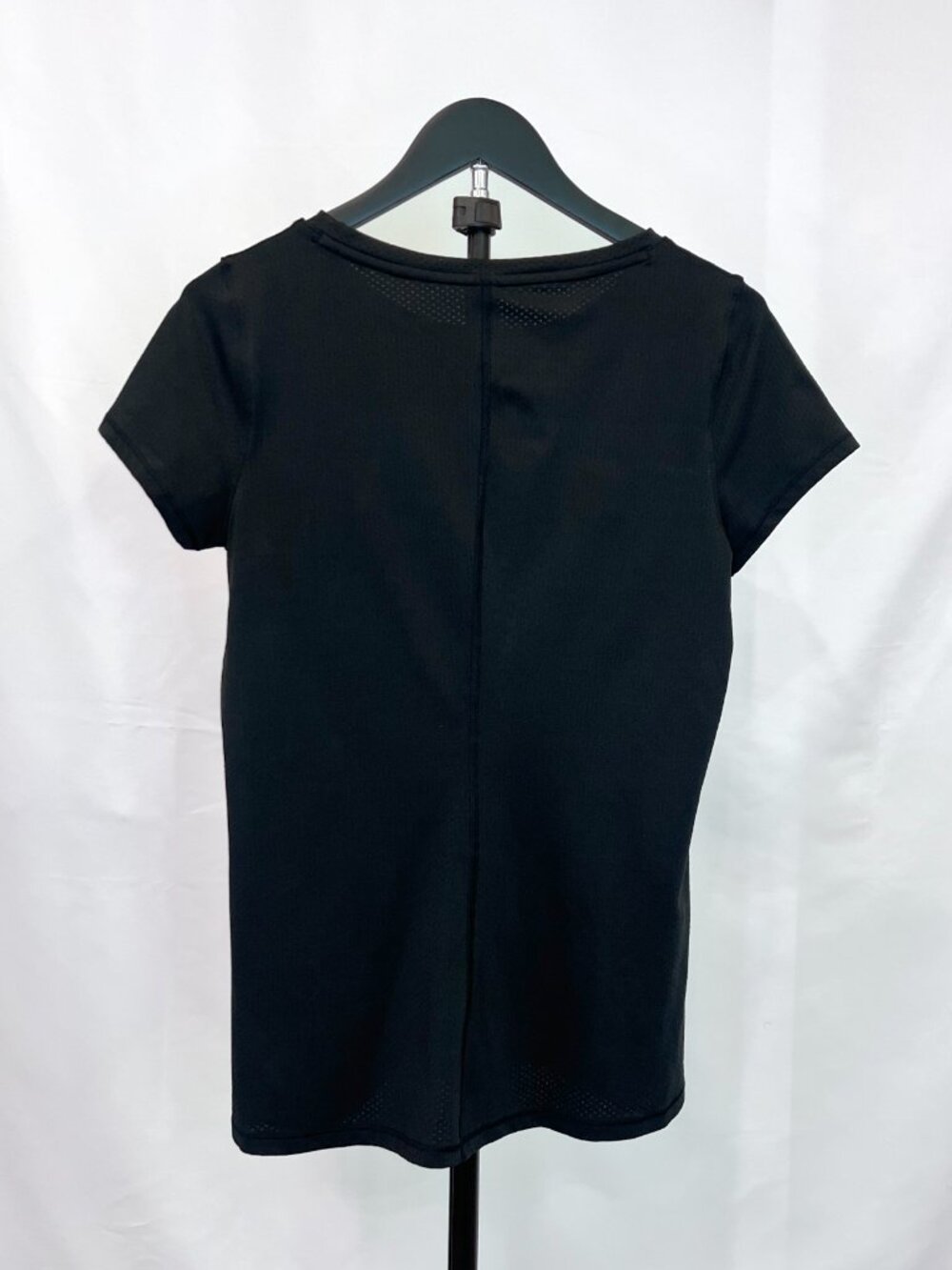 'Under Armour' HeatGear Fitted Pinhole Mesh Athletic Tee Black - Size M - Picture 4 of 7